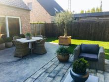 terras met passend tuinmeubilair